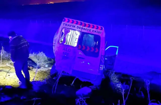 Son dakika haberi... Alkollü sürücü trafik devriye minibüsüne çarptı: 1 ölü, 1 yaralı Son dakika haberi... Alkollü sürücü trafik devriye minibüsüne çarptı: 1 ölü, 1 yaralı