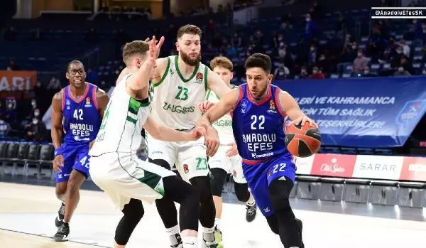 Anadolu Efes, AX Armani Exchange Milan karşısında Anadolu Efes, AX Armani Exchange Milan karşısında