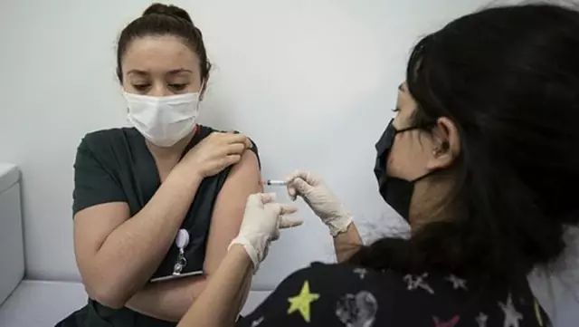 Bilim Kurulu Üyesi Prof. İlhan'dan aşı olanlara hayati uyarı: Maskeleri çıkarmayın, virüsün bulaşması devam eder Bilim Kurulu Üyesi Prof. İlhan'dan aşı olanlara hayati uyarı: Maskeleri çıkarmayın, virüsün bulaşması devam eder