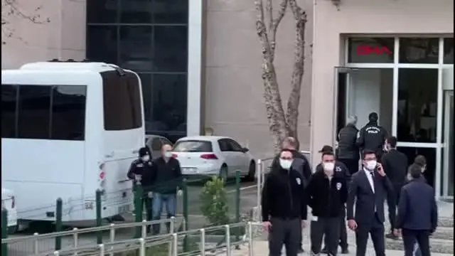 ANKARA Bildiri soruşturması kapsamında gözaltına alınan 10 emekli amiral gözaltı sürelerinin uzatılması için adliyeye getirildi ANKARA Bildiri soruşturması kapsamında gözaltına alınan 10 emekli amiral gözaltı sürelerinin uzatılması için adliyeye getirildi