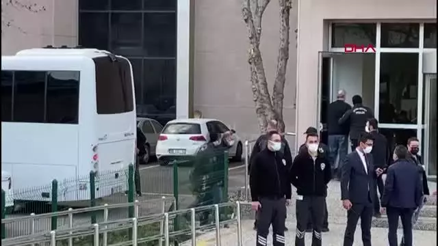 ANKARA Bildiri soruşturması kapsamında gözaltına alınan 10 emekli amiral gözaltı sürelerinin uzatılması için adliyeye getirildi ANKARA Bildiri soruşturması kapsamında gözaltına alınan 10 emekli amiral gözaltı sürelerinin uzatılması için adliyeye getirildi
