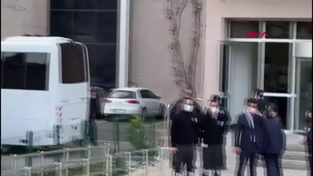 ANKARA Bildiri soruşturması kapsamında gözaltına alınan 10 emekli amiral gözaltı sürelerinin uzatılması için adliyeye getirildi ANKARA Bildiri soruşturması kapsamında gözaltına alınan 10 emekli amiral gözaltı sürelerinin uzatılması için adliyeye getirildi