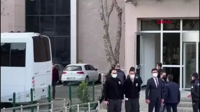 ANKARA Bildiri soruşturması kapsamında gözaltına alınan 10 emekli amiral gözaltı sürelerinin uzatılması için adliyeye getirildi ANKARA Bildiri soruşturması kapsamında gözaltına alınan 10 emekli amiral gözaltı sürelerinin uzatılması için adliyeye getirildi