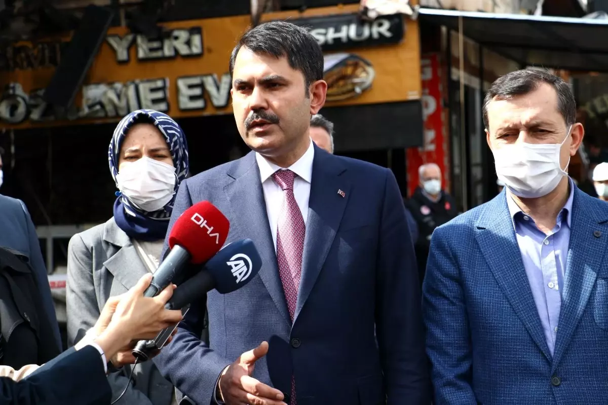 Son Dakika | Bakan Kurum Kızılcahamam ilçesinde çıkan yangında hasar gören Kasaplar Çarşısı'nı inceledi (3)