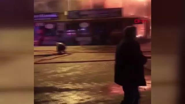 ANKARA Kızılcahamam'daki çarşıda 20 iş yeri yandı ANKARA Kızılcahamam'daki çarşıda 20 iş yeri yandı