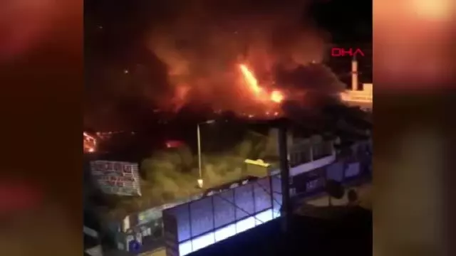 ANKARA Kızılcahamam'daki çarşıda 20 iş yeri yandı ANKARA Kızılcahamam'daki çarşıda 20 iş yeri yandı