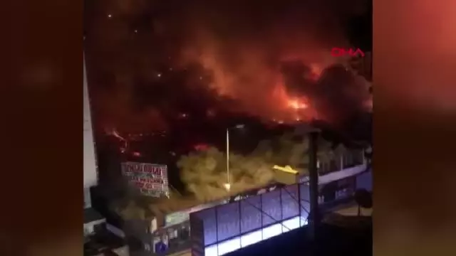 ANKARA Kızılcahamam'daki çarşıda 20 iş yeri yandı ANKARA Kızılcahamam'daki çarşıda 20 iş yeri yandı