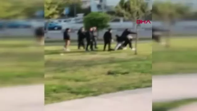 ANTALYA'DA ÇIKAN KAVGADA 3 KİŞİ, YERE YATIRDIKLARI GENCİ SOPAYLA DÖVDÜ ANTALYA'DA ÇIKAN KAVGADA 3 KİŞİ, YERE YATIRDIKLARI GENCİ SOPAYLA DÖVDÜ