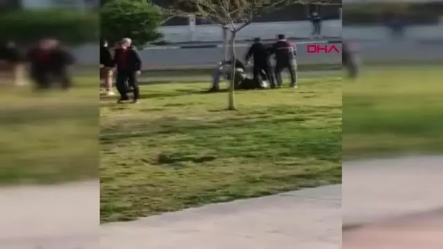 ANTALYA'DA ÇIKAN KAVGADA 3 KİŞİ, YERE YATIRDIKLARI GENCİ SOPAYLA DÖVDÜ ANTALYA'DA ÇIKAN KAVGADA 3 KİŞİ, YERE YATIRDIKLARI GENCİ SOPAYLA DÖVDÜ