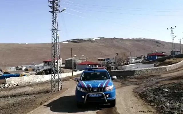 Ardahan'da jandarmadan anonslarla 'evde kalın' çağrısı Ardahan'da jandarmadan anonslarla 'evde kalın' çağrısı