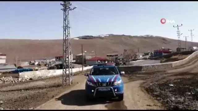 Ardahan'da jandarmadan anonslarla 'evde kalın' çağrısı Ardahan'da jandarmadan anonslarla 'evde kalın' çağrısı