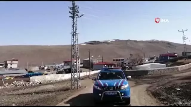 Ardahan'da jandarmadan anonslarla 'evde kalın' çağrısı Ardahan'da jandarmadan anonslarla 'evde kalın' çağrısı