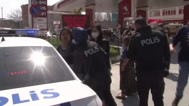 ARNAVUTKÖY'DE KADINLARIN POLİSTEN KURTULMAK İÇİN TEPKİ ÇEKEN YÖNTEMİ ARNAVUTKÖY'DE KADINLARIN POLİSTEN KURTULMAK İÇİN TEPKİ ÇEKEN YÖNTEMİ