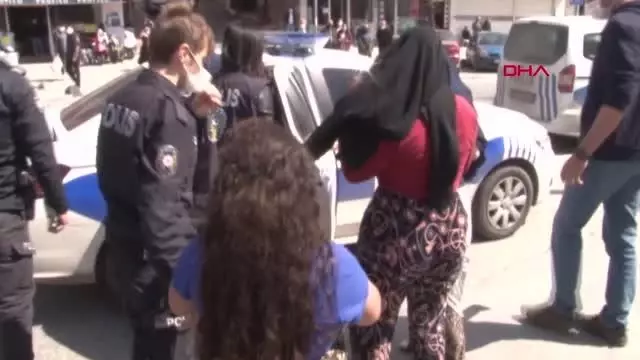 ARNAVUTKÖY'DE KADINLARIN POLİSTEN KURTULMAK İÇİN TEPKİ ÇEKEN YÖNTEMİ ARNAVUTKÖY'DE KADINLARIN POLİSTEN KURTULMAK İÇİN TEPKİ ÇEKEN YÖNTEMİ