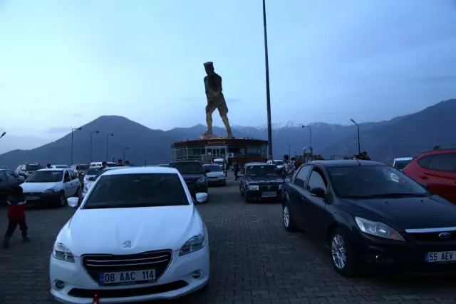 Artvin'de arabalı açık hava sineması Artvin'de arabalı açık hava sineması