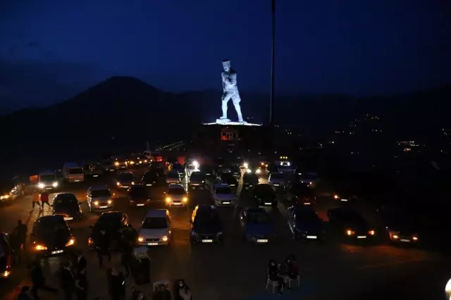 Artvin'de arabalı açık hava sineması Artvin'de arabalı açık hava sineması