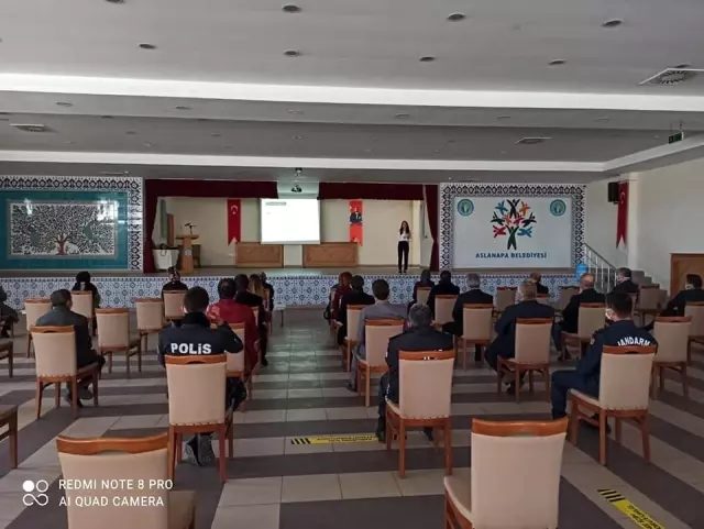 Aslanapa'da 'En İyi Narkotik Polisi Anne' semineri Aslanapa'da 'En İyi Narkotik Polisi Anne' semineri