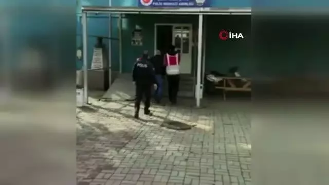 Ataşehir'de kadına çarparak ölümüne neden olan kamyonet sürücü tutuklandı Ataşehir'de kadına çarparak ölümüne neden olan kamyonet sürücü tutuklandı