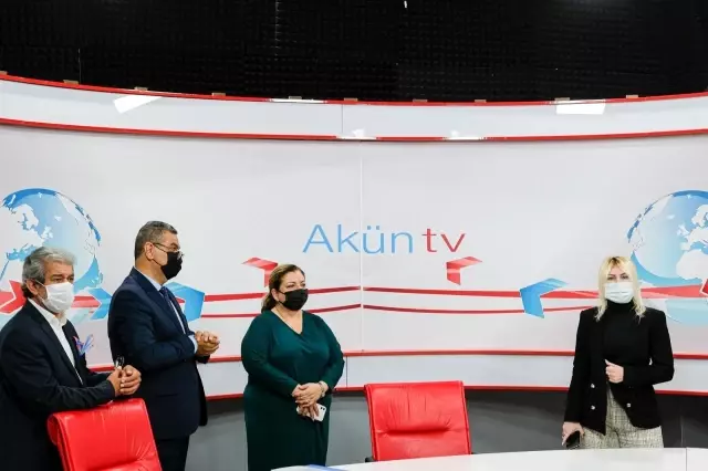 Rektör Özkan'dan İletişim Fakültesine ziyaret Rektör Özkan'dan İletişim Fakültesine ziyaret