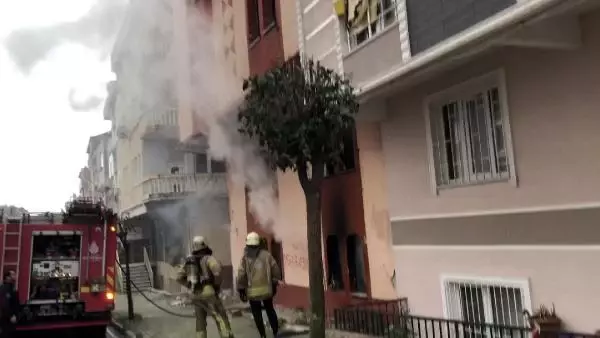 Son dakika haber: AVCILAR İTFAİYESİNİN BOŞALTILAN BİNALARDA YANGIN MESAİSİ Son dakika haber: AVCILAR İTFAİYESİNİN BOŞALTILAN BİNALARDA YANGIN MESAİSİ