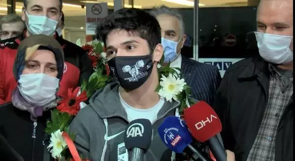 Avrupa Şampiyonu milli halterci Muhammed Furkan Özbek, yurda döndü Avrupa Şampiyonu milli halterci Muhammed Furkan Özbek, yurda döndü