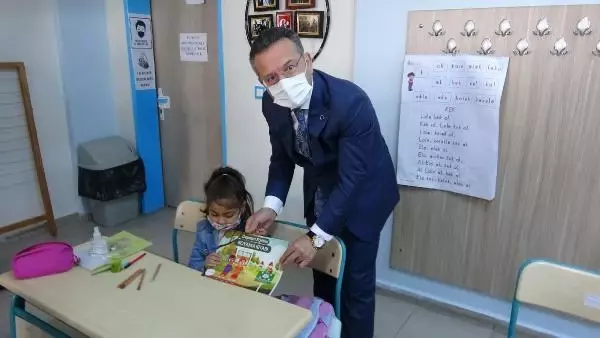 AYDIN'DA MİNİKLERE BOYAMA KİTABI İLE DEPREM BİLİNCİ AŞILANDI AYDIN'DA MİNİKLERE BOYAMA KİTABI İLE DEPREM BİLİNCİ AŞILANDI