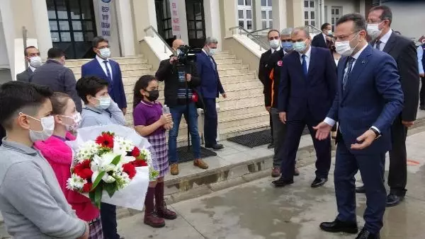 AYDIN'DA MİNİKLERE BOYAMA KİTABI İLE DEPREM BİLİNCİ AŞILANDI AYDIN'DA MİNİKLERE BOYAMA KİTABI İLE DEPREM BİLİNCİ AŞILANDI