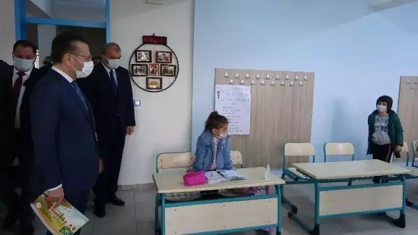 AYDIN'DA MİNİKLERE BOYAMA KİTABI İLE DEPREM BİLİNCİ AŞILANDI AYDIN'DA MİNİKLERE BOYAMA KİTABI İLE DEPREM BİLİNCİ AŞILANDI