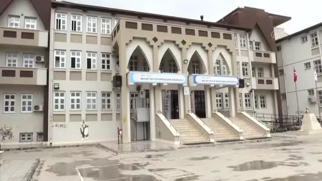Aydın Valiliği, ilkokul öğrencilerine 'deprem eğitimi boyama kitabı' dağıttı Aydın Valiliği, ilkokul öğrencilerine 'deprem eğitimi boyama kitabı' dağıttı