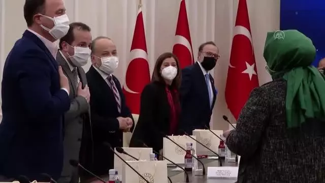 Son Dakika | Bakan Selçuk, Roman asıllı milletvekilleri ve vatandaşlarla bir araya geldi Son Dakika | Bakan Selçuk, Roman asıllı milletvekilleri ve vatandaşlarla bir araya geldi