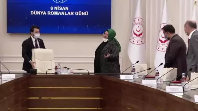Son Dakika | Bakan Selçuk, Roman asıllı milletvekilleri ve vatandaşlarla bir araya geldi Son Dakika | Bakan Selçuk, Roman asıllı milletvekilleri ve vatandaşlarla bir araya geldi