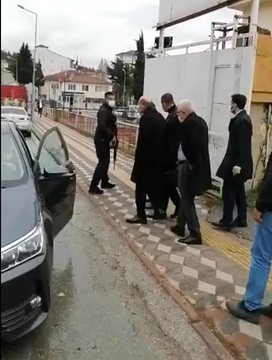 Bakan Soylu'yu taşıyan helikopter yoğun sis nedeniyle Bilecik'e iniş yaptı Bakan Soylu'yu taşıyan helikopter yoğun sis nedeniyle Bilecik'e iniş yaptı