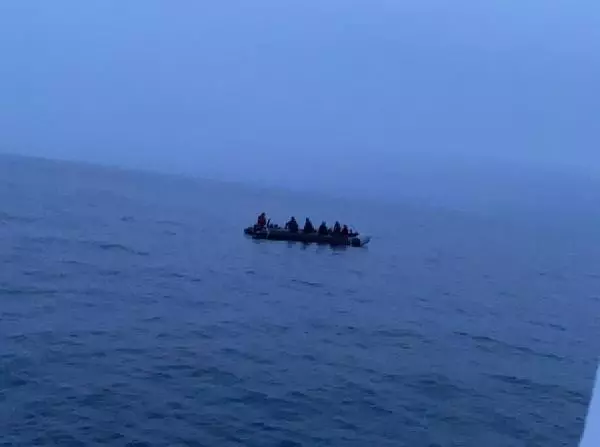 Balıkesir'de 68 kaçak göçmen kurtarıldı Balıkesir'de 68 kaçak göçmen kurtarıldı