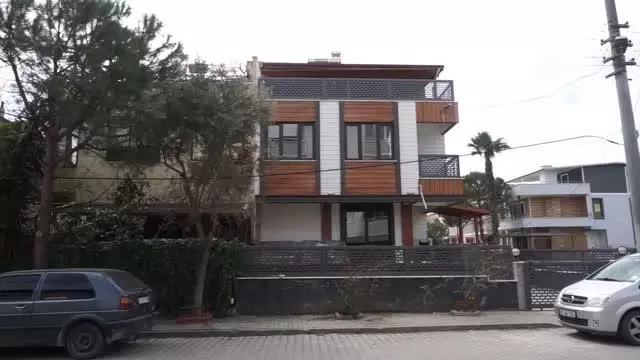BALIKESİR - Eşi tarafından satırla yaralandığı iddia edilen kadın hastaneye kaldırıldı BALIKESİR - Eşi tarafından satırla yaralandığı iddia edilen kadın hastaneye kaldırıldı