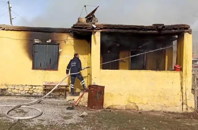 Son dakika haberi: Başkale'de ev yangını Son dakika haberi: Başkale'de ev yangını