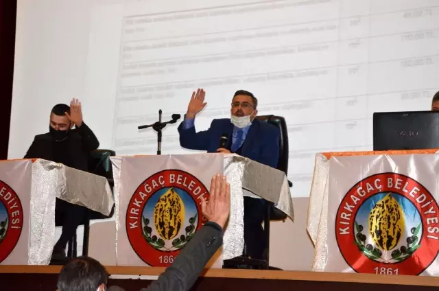 Başkan Gedüz meclis üyelerini salondan attı Başkan Gedüz meclis üyelerini salondan attı