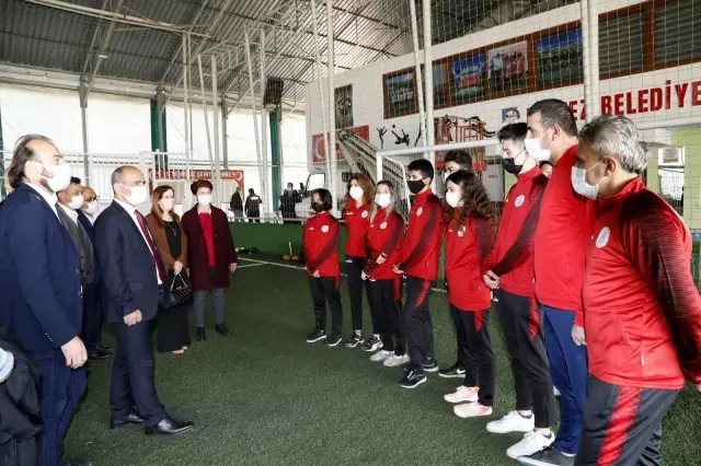 Başkan Söğüt, sporcuları uğurladı Başkan Söğüt, sporcuları uğurladı