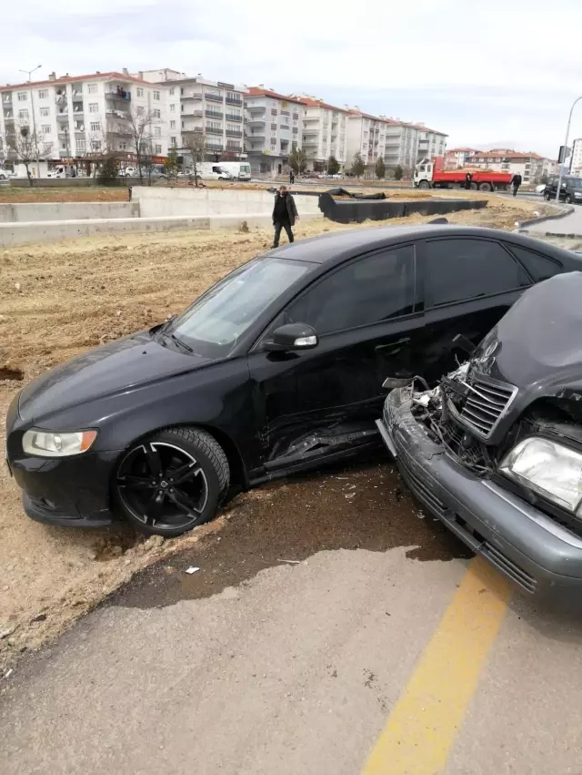 Başkent'te zincirleme trafik kazası: 4 yaralı Başkent'te zincirleme trafik kazası: 4 yaralı