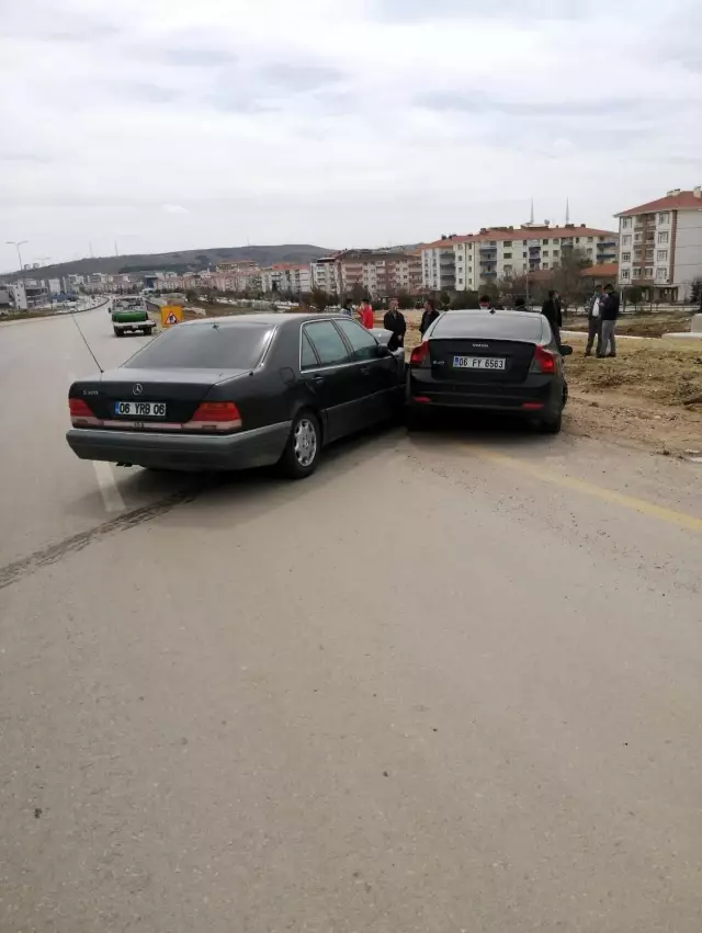 Başkent'te zincirleme trafik kazası: 4 yaralı Başkent'te zincirleme trafik kazası: 4 yaralı