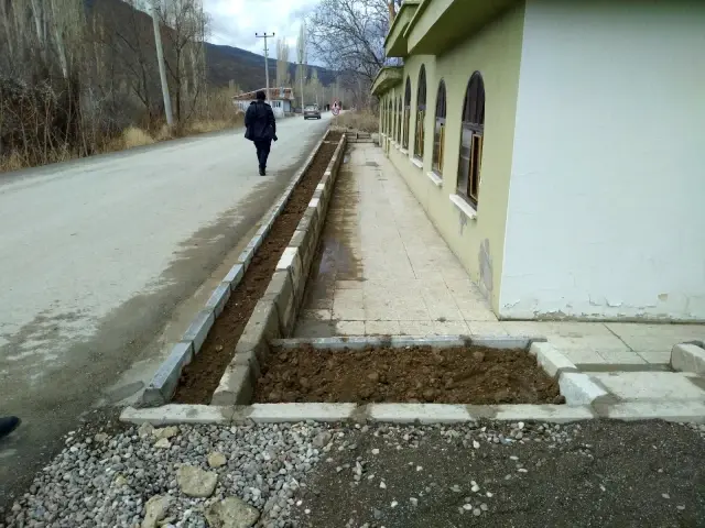 Bayat Belediyesi'nden Kurt dede türbesinde çevre düzenlemesi Bayat Belediyesi'nden Kurt dede türbesinde çevre düzenlemesi