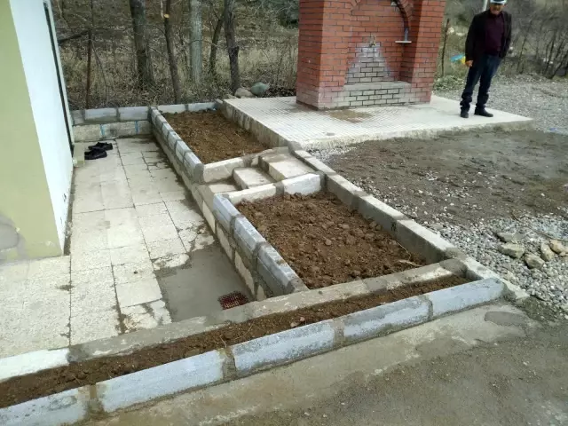 Bayat Belediyesi'nden Kurt dede türbesinde çevre düzenlemesi Bayat Belediyesi'nden Kurt dede türbesinde çevre düzenlemesi
