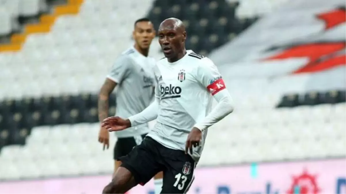 Beşiktaş'ın kaptanı Atiba Hutchinson'a ırkçı saldırı
