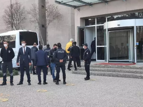 'Bildiri' soruşturmasında 10 emekli amiral için 4 gün ek gözaltı talebi