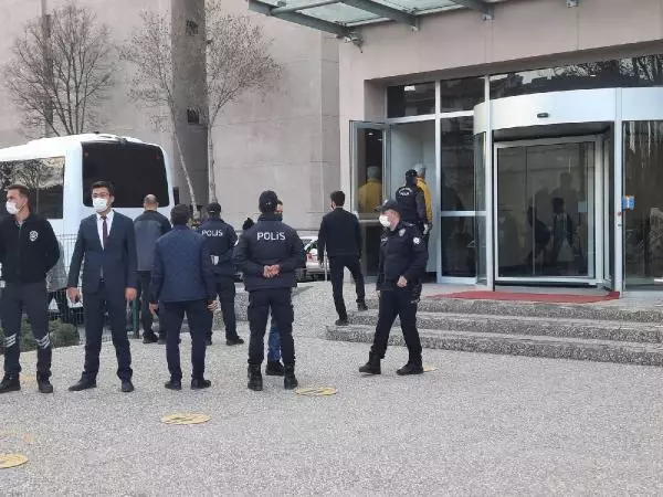 'Bildiri' soruşturmasında 10 emekli amiral için 4 gün ek gözaltı talebi