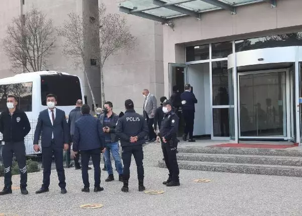'Bildiri' soruşturmasında 10 emekli amiral için 4 gün ek gözaltı talebi