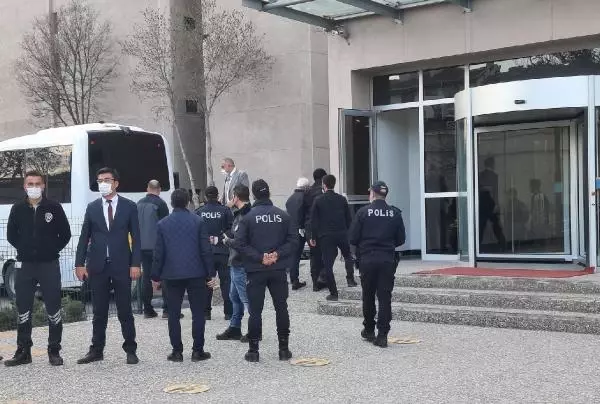 'Bildiri' soruşturmasında 10 emekli amiral için 4 gün ek gözaltı talebi