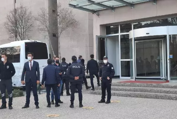 'Bildiri' soruşturmasında 10 emekli amiral için 4 gün ek gözaltı talebi