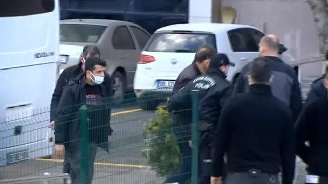 Gözaltına alınan amiraller adliyede beyanlarını veriyor Gözaltına alınan amiraller adliyede beyanlarını veriyor