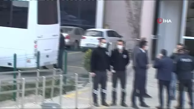 Gözaltına alınan amiraller adliyede beyanlarını veriyor Gözaltına alınan amiraller adliyede beyanlarını veriyor