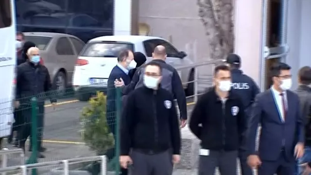 Gözaltına alınan amiraller adliyede beyanlarını veriyor Gözaltına alınan amiraller adliyede beyanlarını veriyor